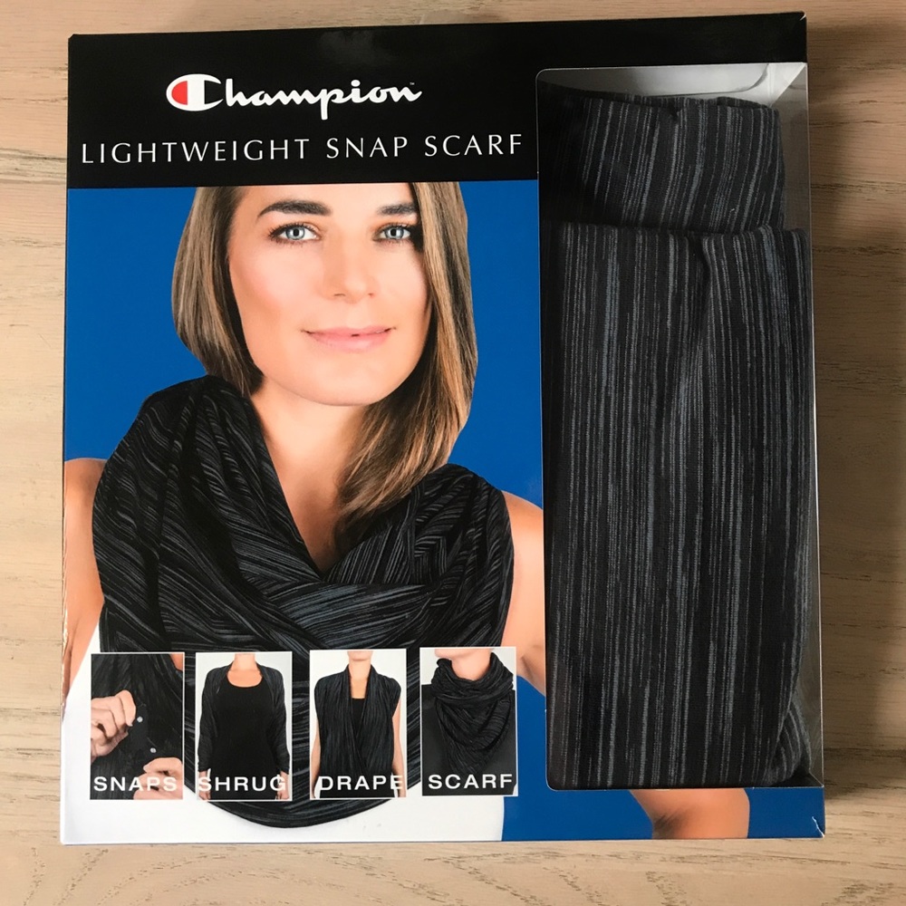 Lightweight Snap Scarf
